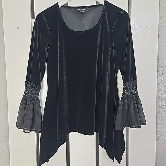 Melissa Paige Tops - Melissa Paige Velvet Asym Whimsigoth Bell Sleeve Tunic Top Petite Med Black‎